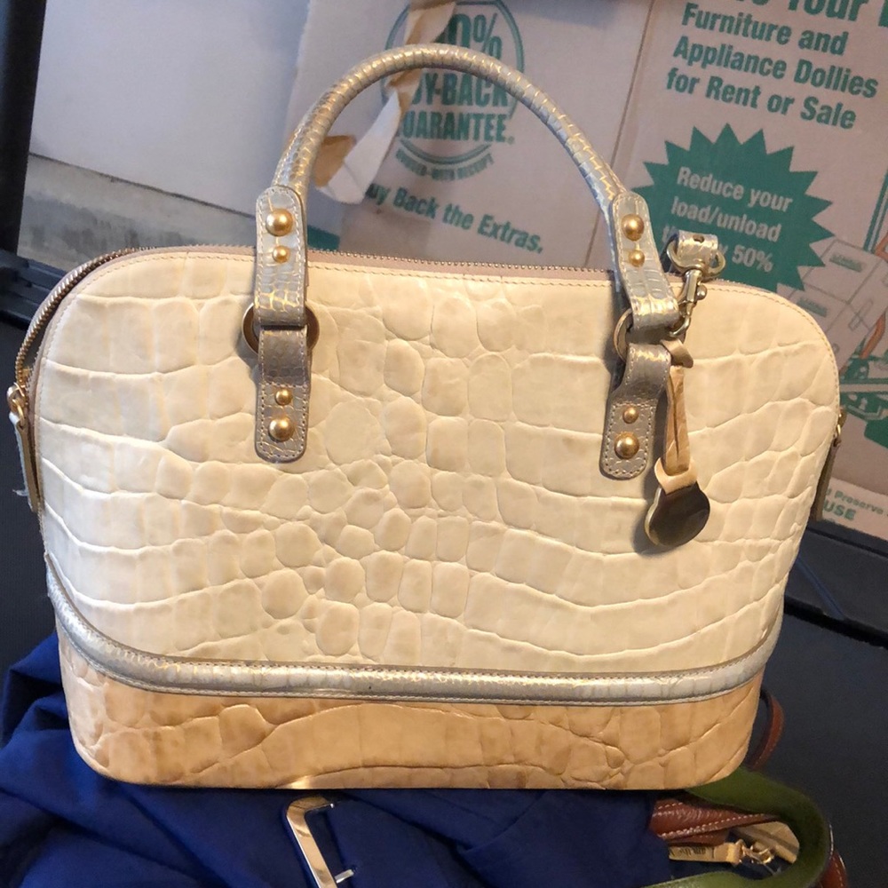 Brahmin leather purse. Good condition